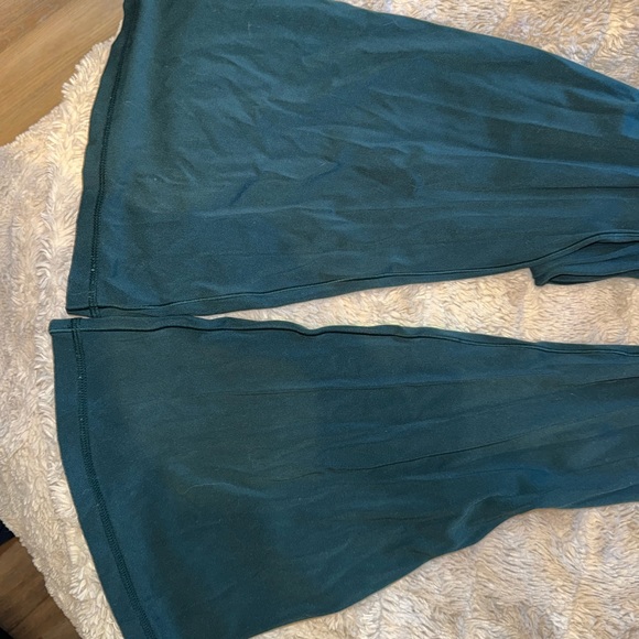 Aerie AE High-Waisted Flare Crossover V waist leggings Pants - Forest Green - Picture 8 of 12